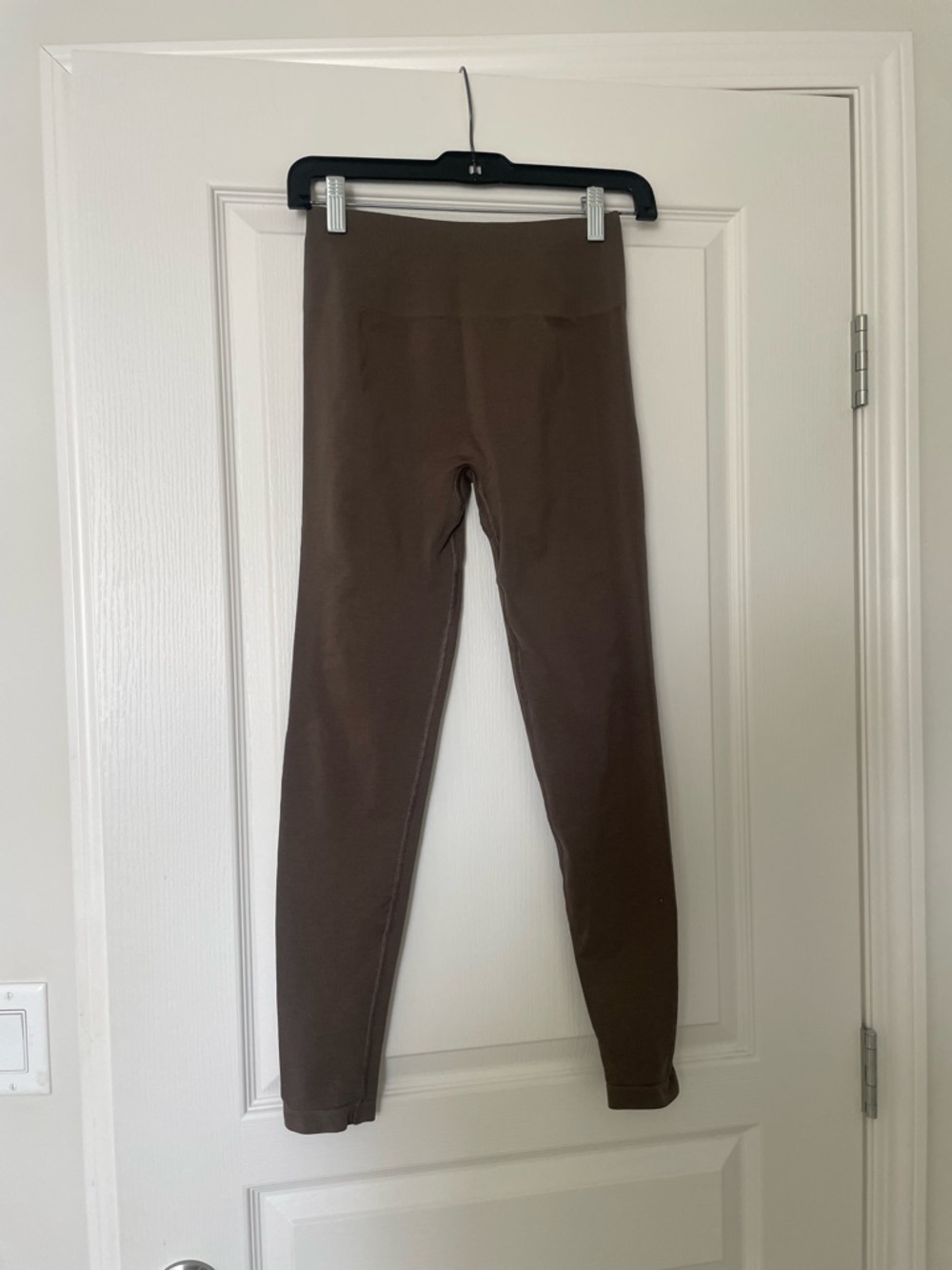 Alphalete Amplify Leggings in Dark Olive Green